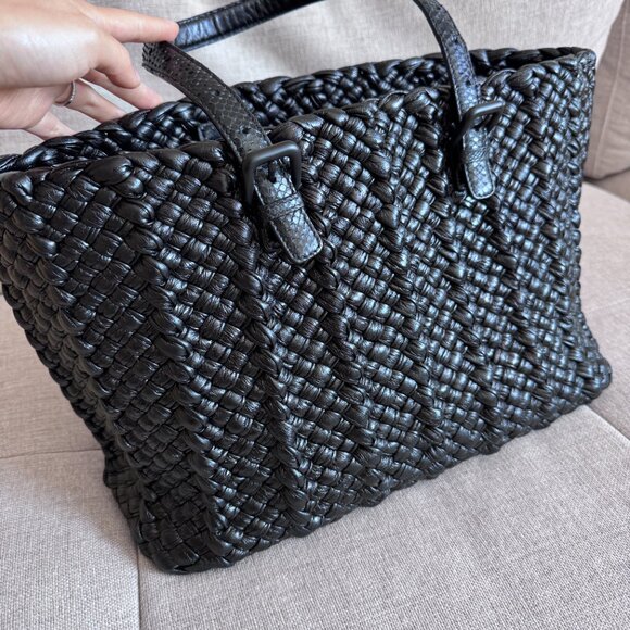 Bottega Veneta Lido Limited-Edition Medium woven Intrecciato Leather Tote - Picture 2 of 12